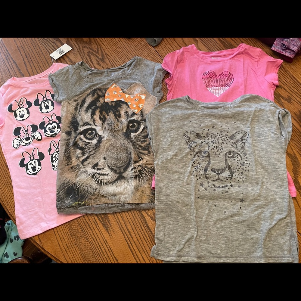 Girls T Shirts 👚 medium- lot of 4. Gap, justice